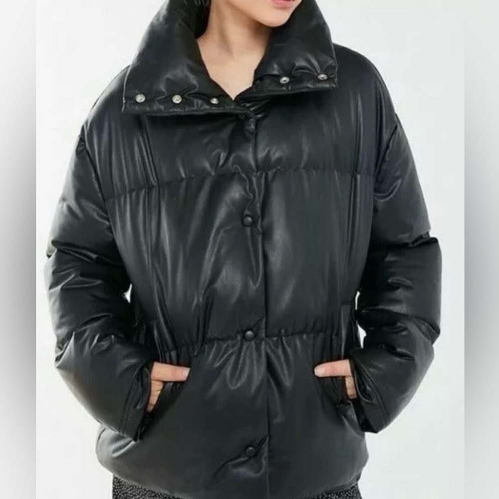 URBAN OUTFITTERS BLACK FAUX LEATHER PUFFER JACKET SIZE L